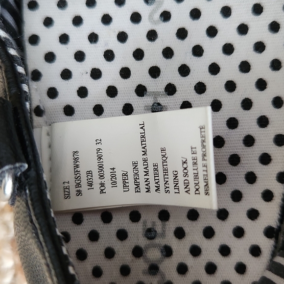 Joe Fresh Size 2 baby shoes - Picture 4 of 6